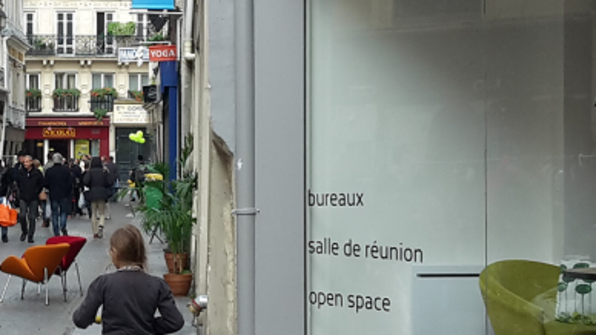 Brocante rue Greneta, notre espace myCowork Montorgueil a aussi son stand :)