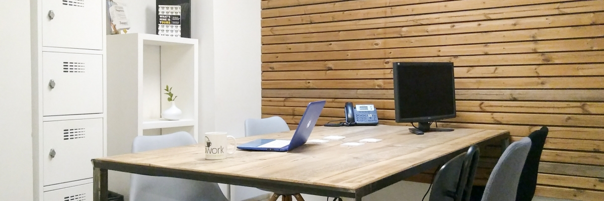 Pour 4, 6 ou 8 personnes, nos bureaux sont réservables au mois ; sans engagement dans le temps ni caution ! accès 24h/24 et 7j/7, installez votre équipe dans un environnement vivant et collaboratif.