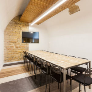 Notre salle de réunion NIKI idéale jusqu'à 15 personnes ! Quartier Chatelet les Halles - Beaubourg