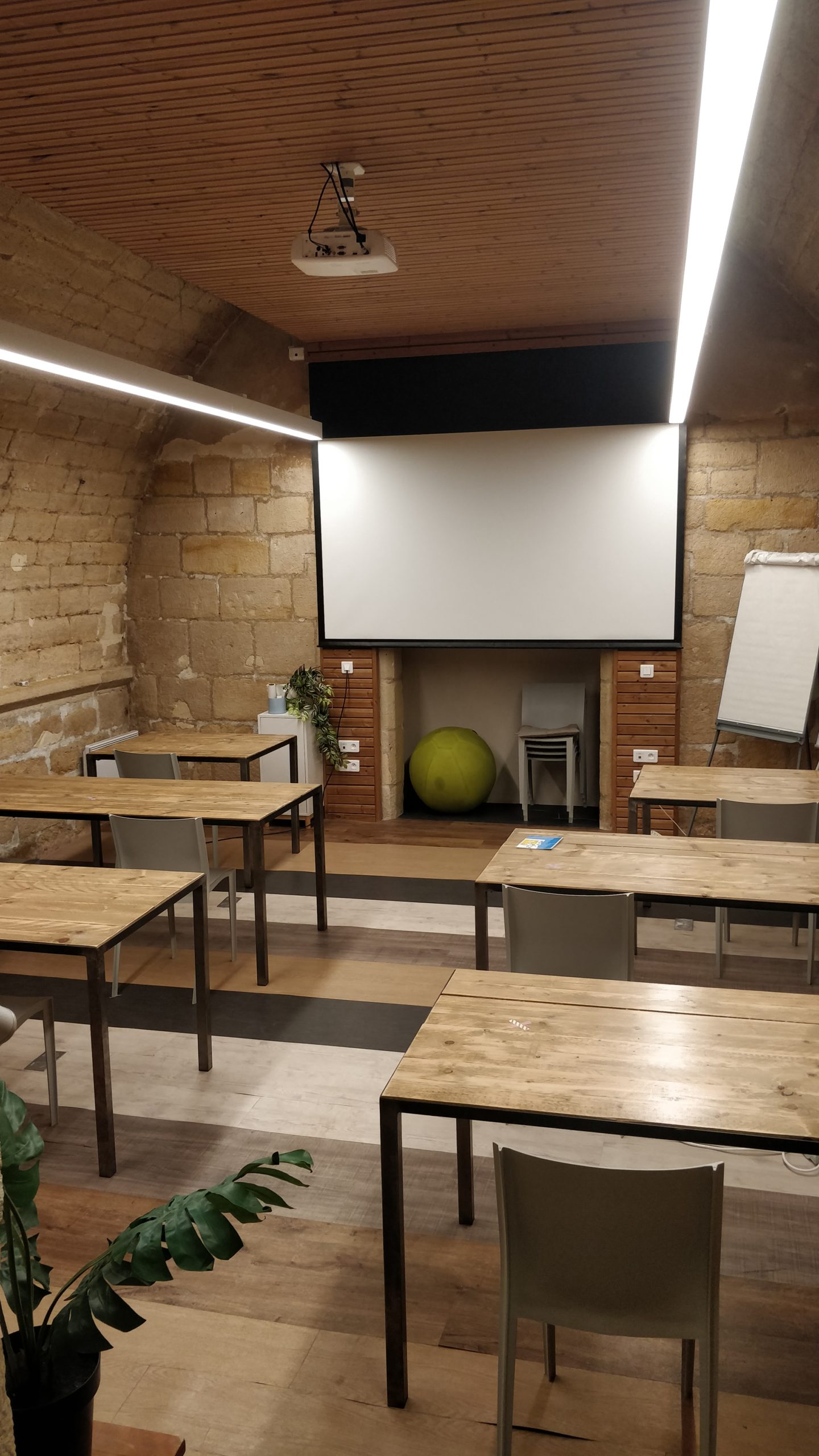 Salle de réunion Stravinski implantation Covid 6 pers