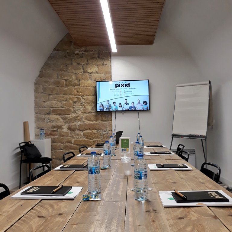 Salle de réunion NIKI 15 pers - myCowork Beaubourg 3 - espace de coworking Paris4 - implantation réunion