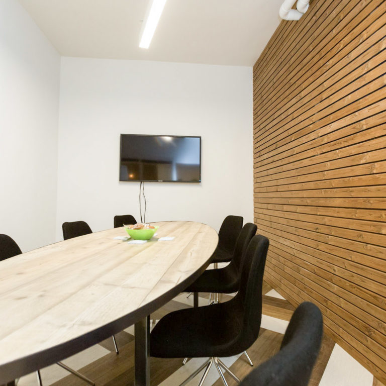 Salle de réunion FEDERICI 8 pers - myCowork Montorgueil - espace de coworking Paris2 - implantation réunion