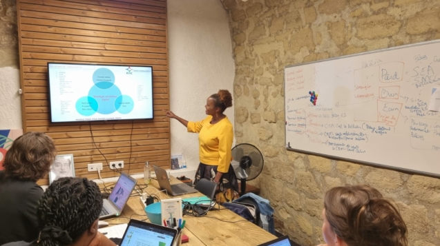 Formation Rosen Consultant en salle de réunion DALI - myCowork - Beaubourg le Maris - coworking Paris