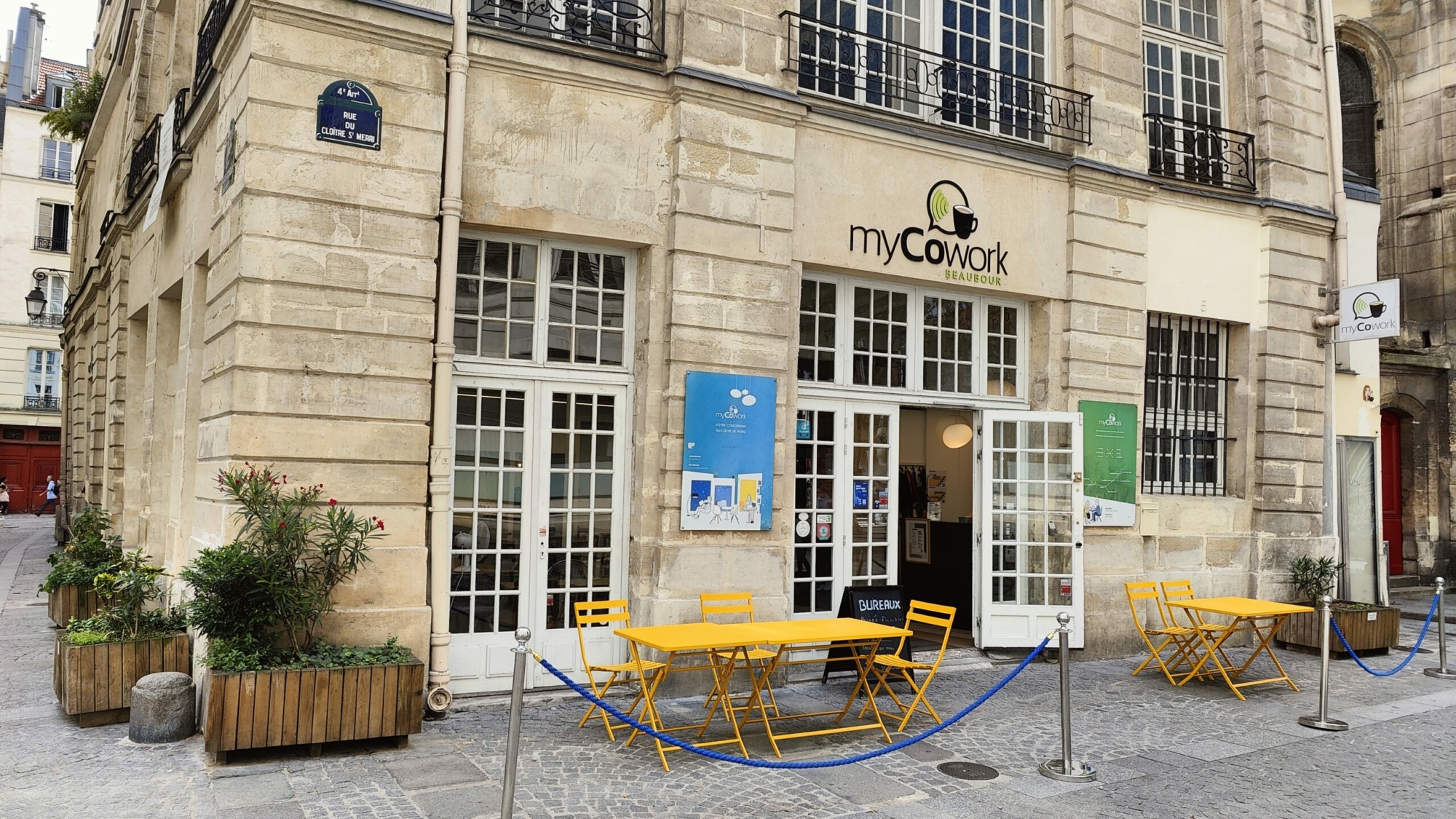 Terrasse de myCowork Beaubourg - espace de coworking parisien hyper central, familial et accueillant. Profiter de l’été pour poser vos valises chez myCowork