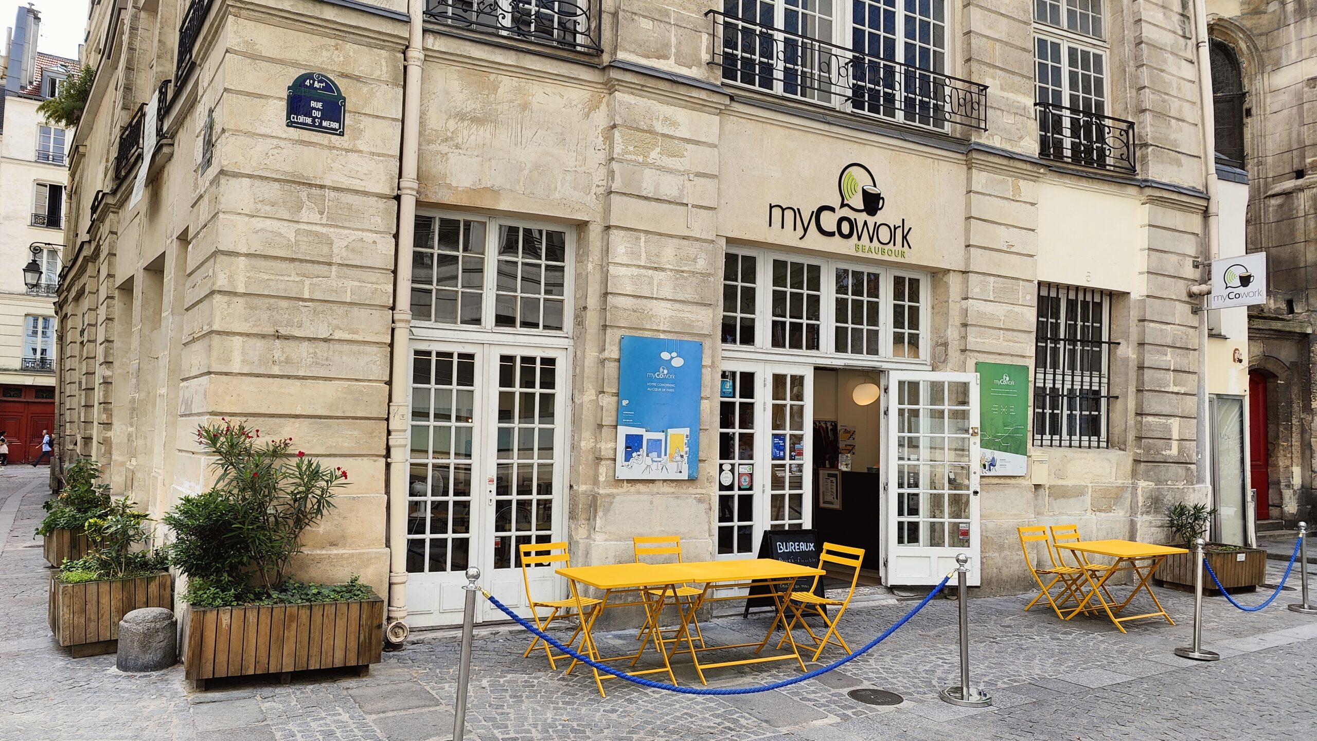 Terrasse de myCowork Beaubourg - espace de coworking parisien hyper central, familial et accueillant. Profiter de l’été pour poser vos valises chez myCowork