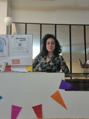 myCowork fête ses 10 ans Delphine à l'accueil de myCowork Montorgueil