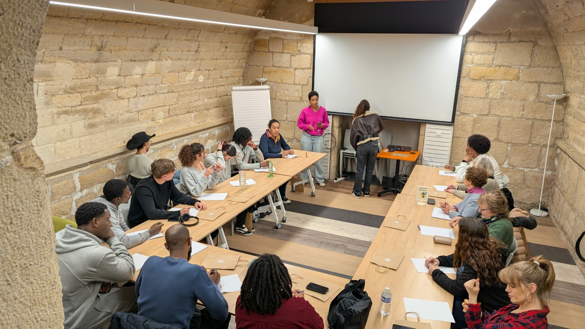 Atelier l'Abri des mot, salle Stravinski chez myCowork - Beaubourg le Marais, Paris, implantation U