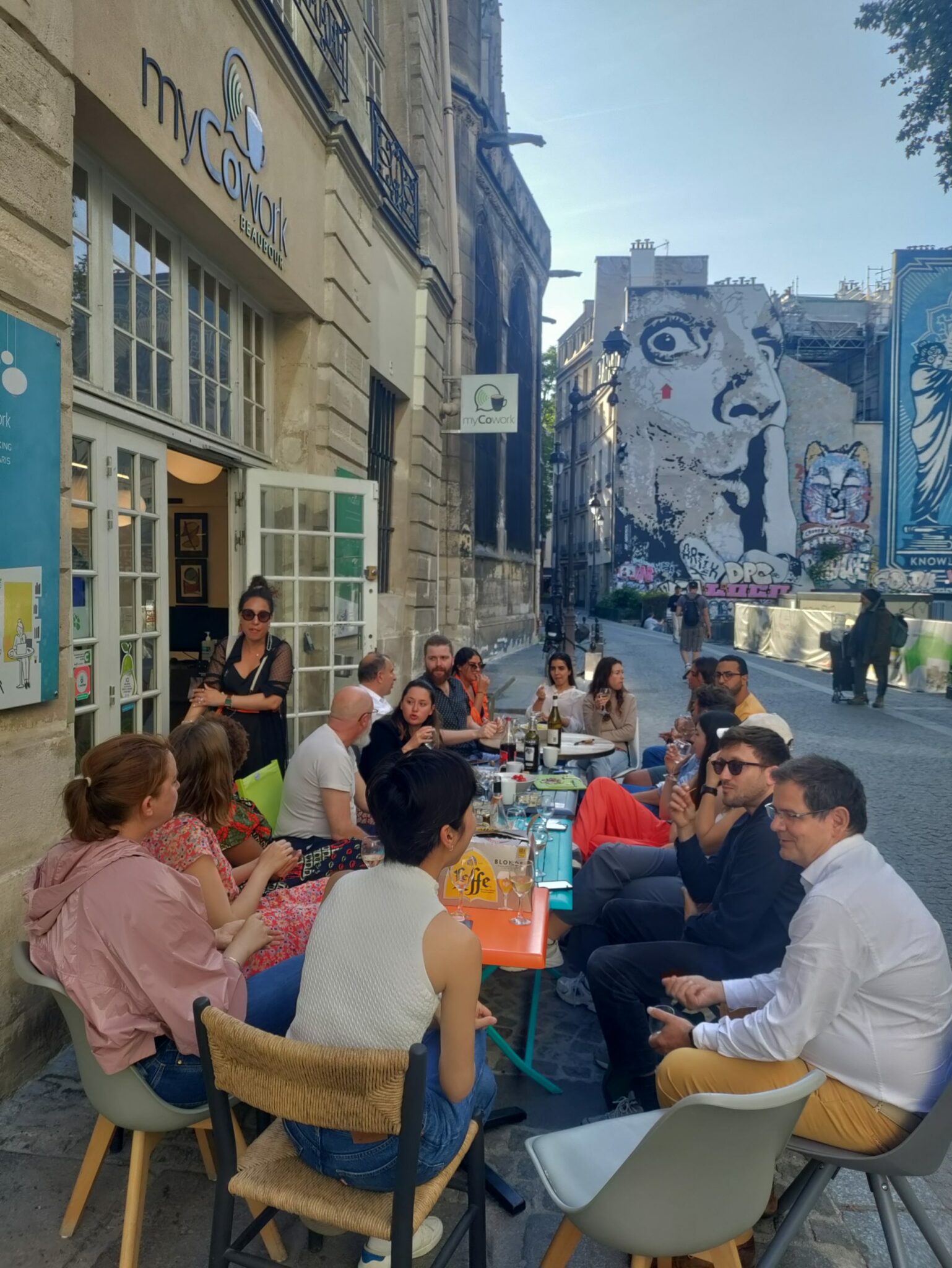 Aperitif-en-terrasse-myCowork-Beaubourg-espace-de-coworking-Paris-scaled-3