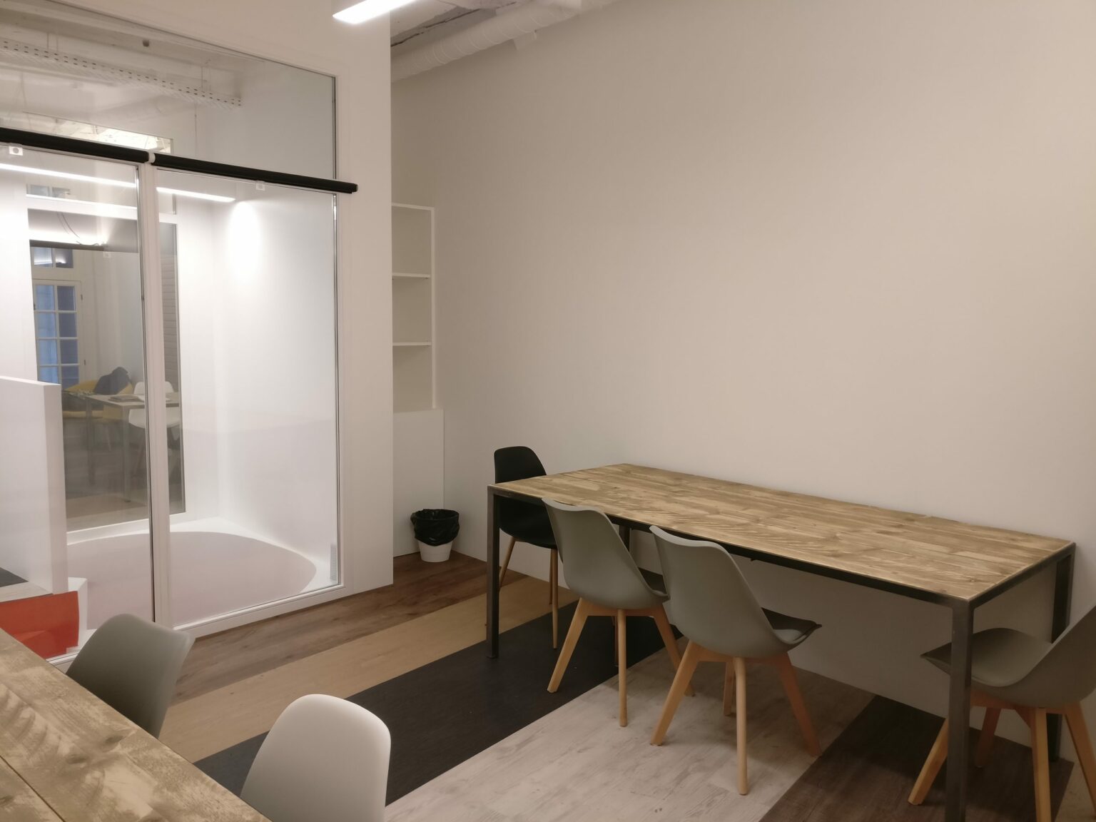 Bureau-8-pers-myCowok-Beaubourg-4-scaled-1