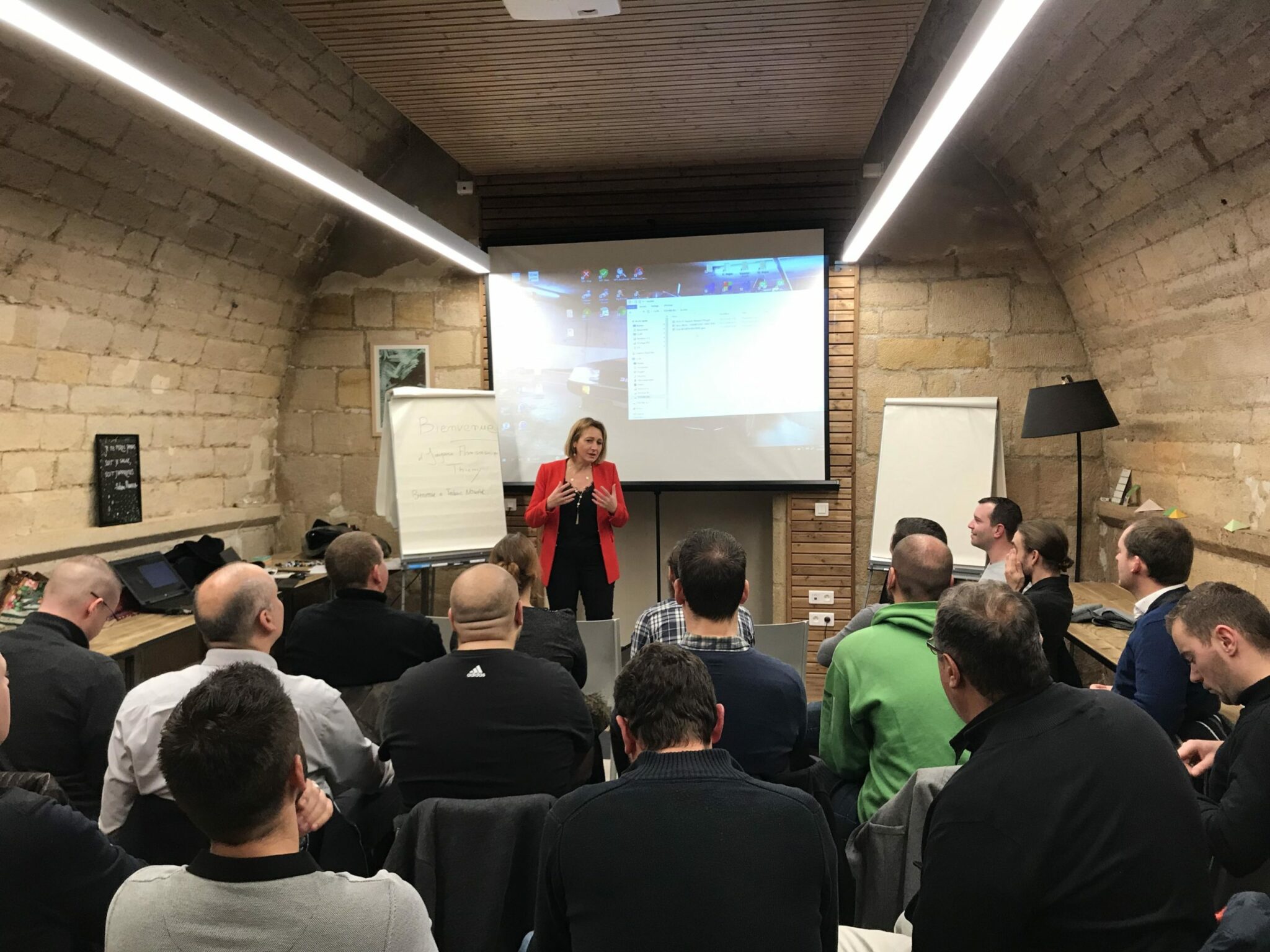myCowork-Beaubourg-salle-Stravinski-accompagnement-dequipe-dans-leur-recherche-de-synergie-et-defficacite-par-Innovacteur-2-scaled-1
